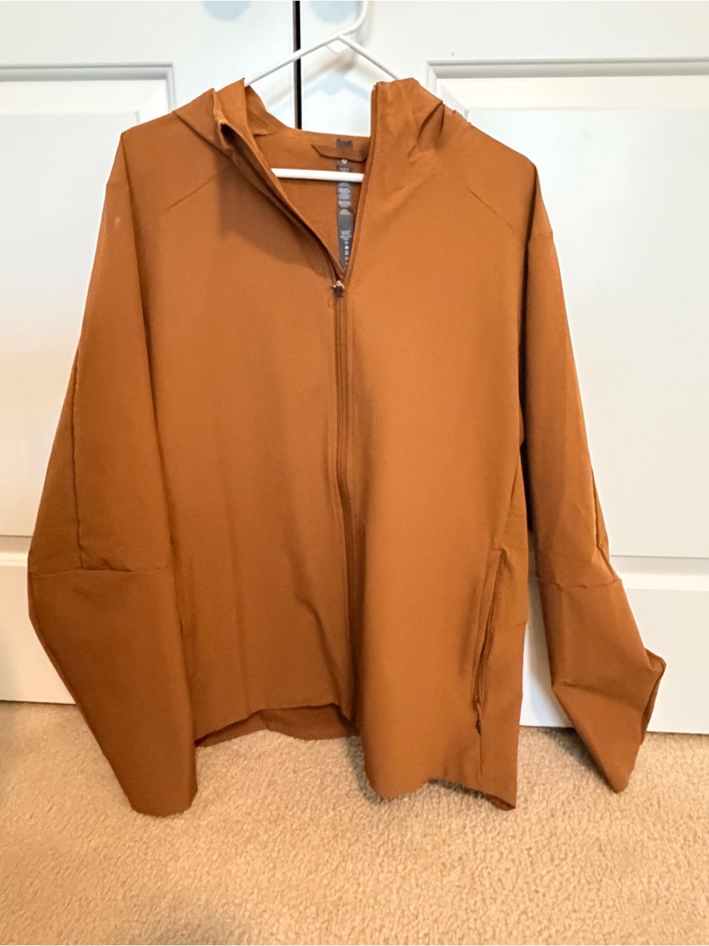 lululemon athletica Men's Lightweight Hooded Jacket in Rust Brown